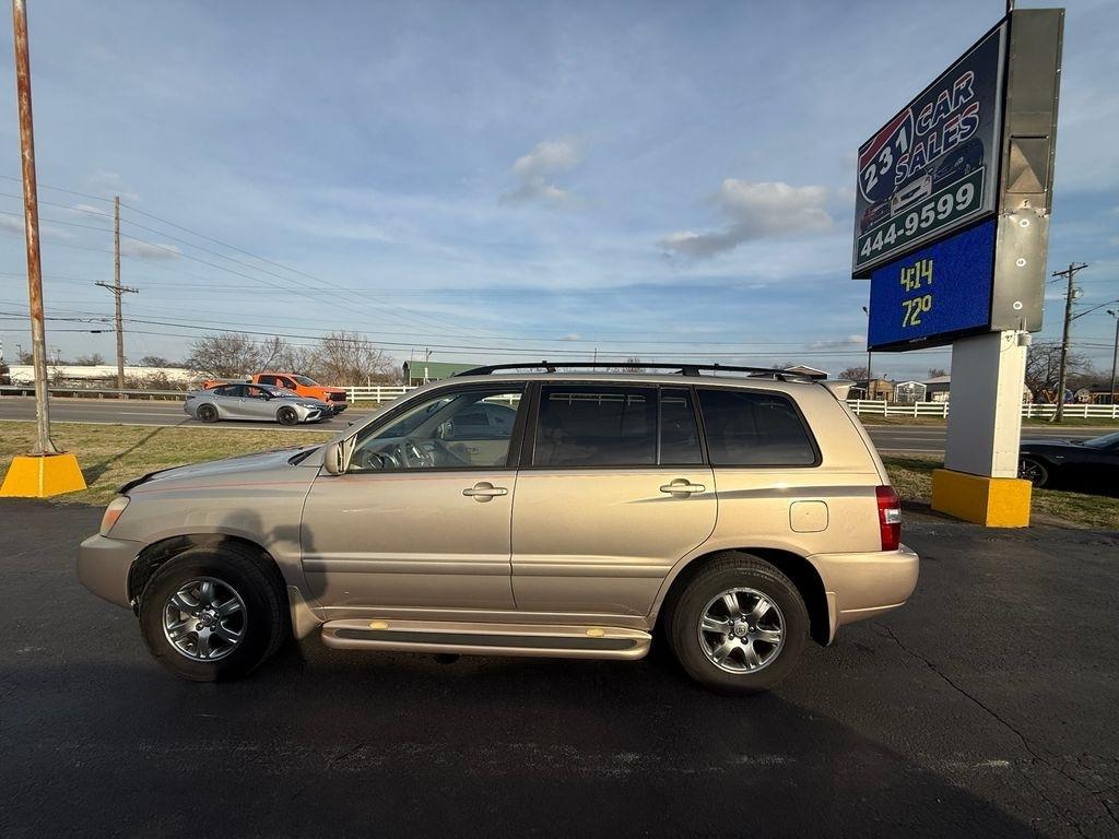 Toyota Highlander V6 2WD with 3rd-Row Seat 2004