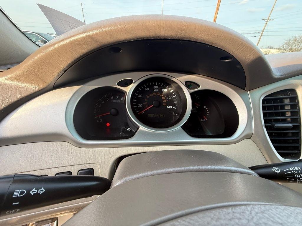 Toyota Highlander V6 2WD with 3rd-Row Seat 2004