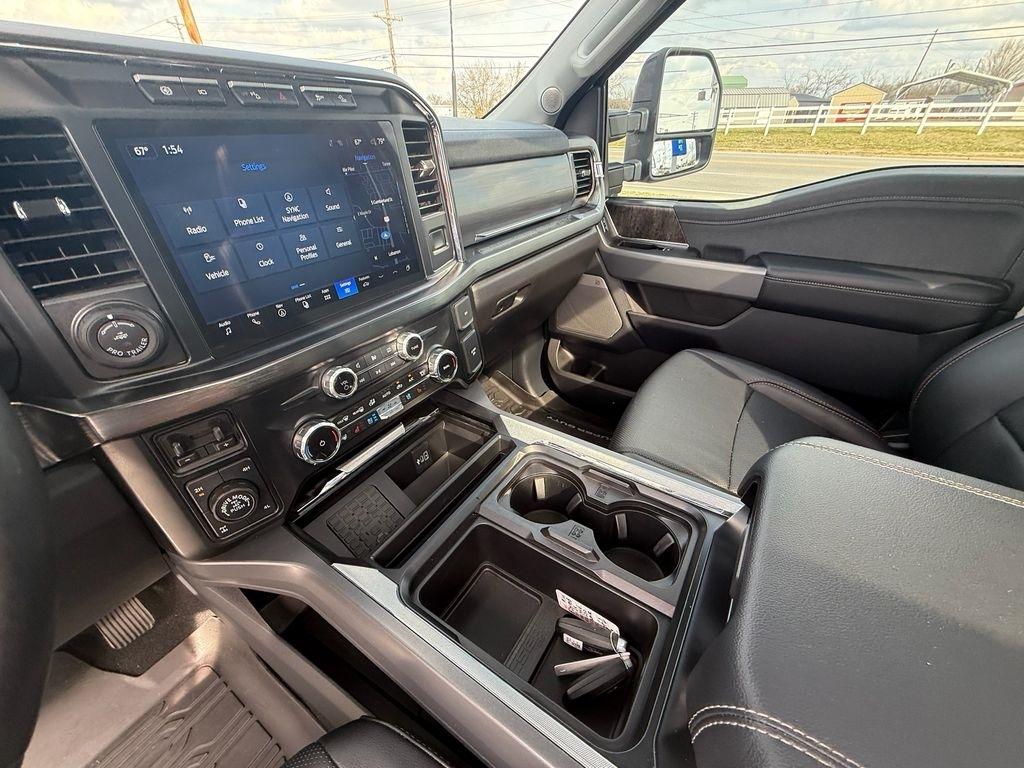 Ford F-250 SD Lariat Crew Cab 4WD 2024