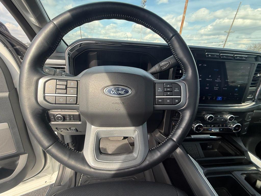 Ford F-250 SD Lariat Crew Cab 4WD 2024