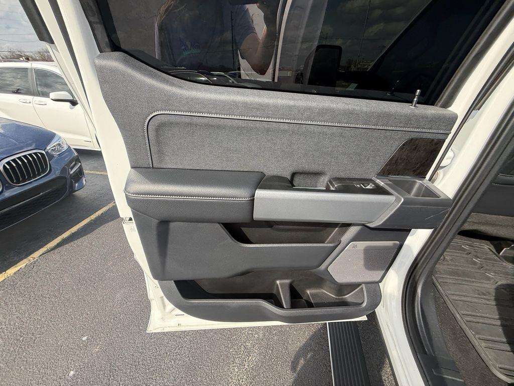 Ford F-250 SD Lariat Crew Cab 4WD 2024