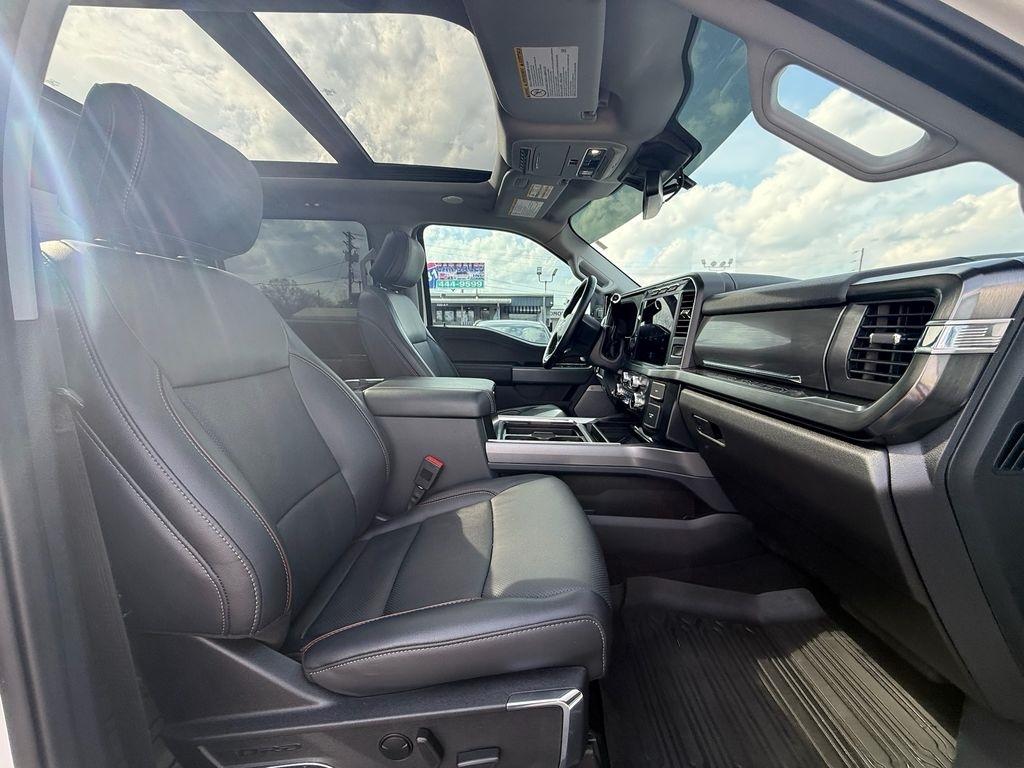 Ford F-250 SD Lariat Crew Cab 4WD 2024