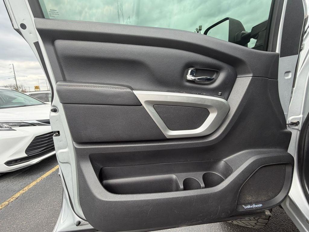 Nissan Titan XD PRO-4X Crew Cab 4WD Diesel 2018