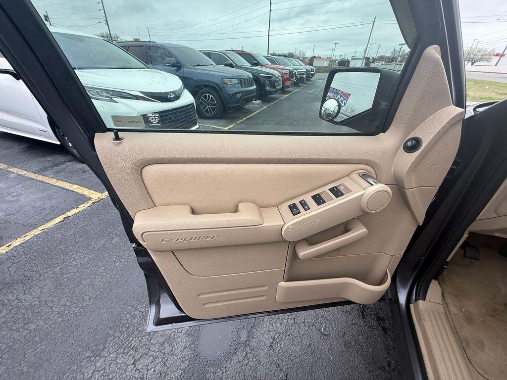 Ford Explorer XLT 4.0L 2WD 2007