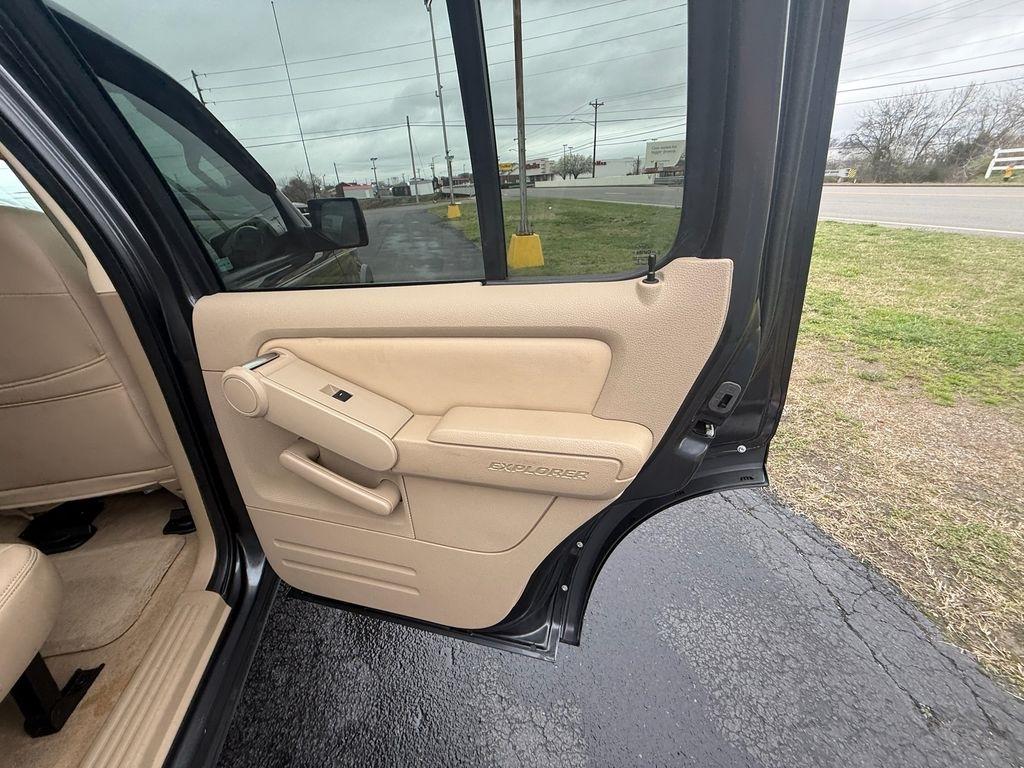 Ford Explorer XLT 4.0L 2WD 2007