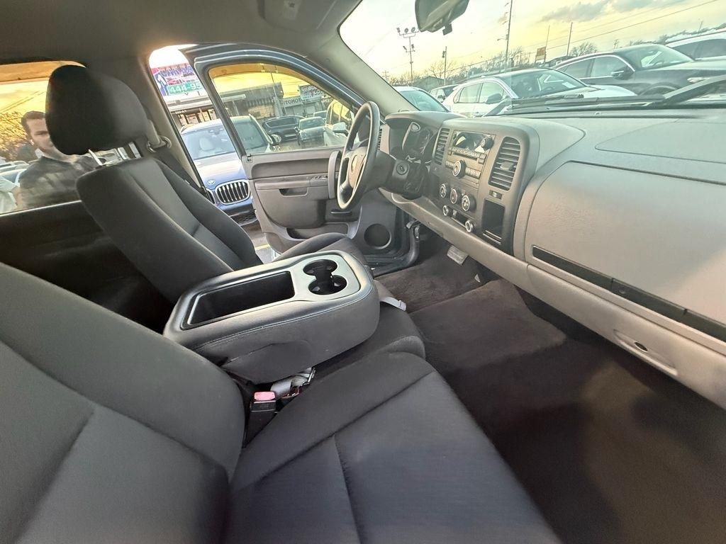 Chevrolet Silverado 1500 LS Crew Cab 2WD 2010