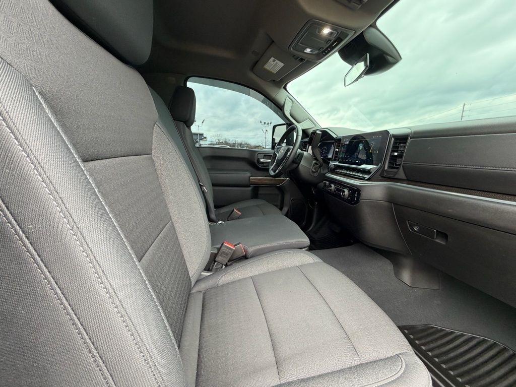 Chevrolet Silverado 3500HD LT Regular Cab 4WD 2025