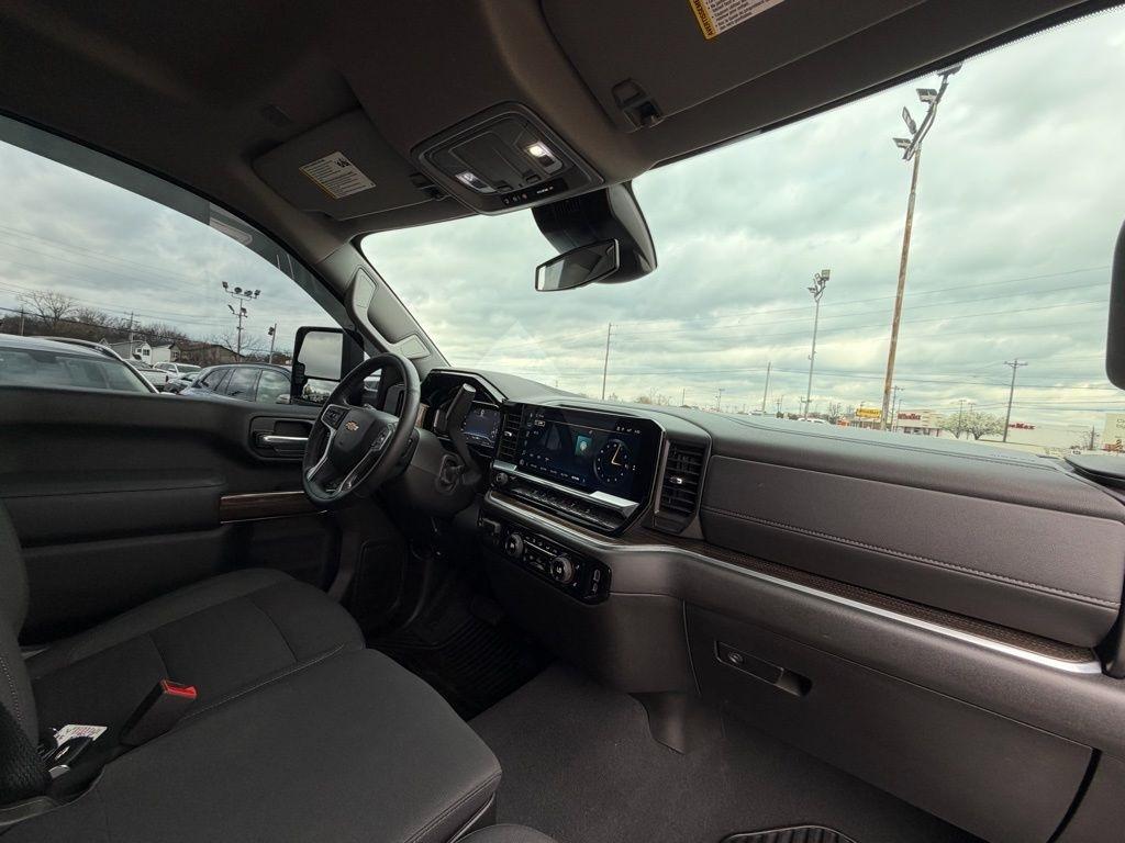 Chevrolet Silverado 3500HD LT Regular Cab 4WD 2025