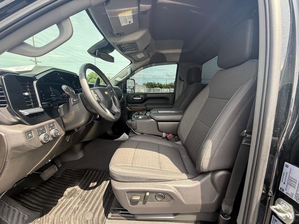 Chevrolet Silverado 3500HD LT Regular Cab 4WD 2025