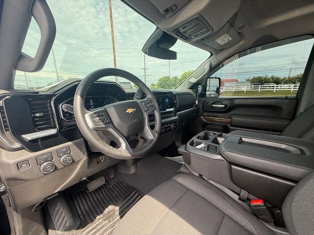 Chevrolet Silverado 3500HD LT Regular Cab 4WD 2025