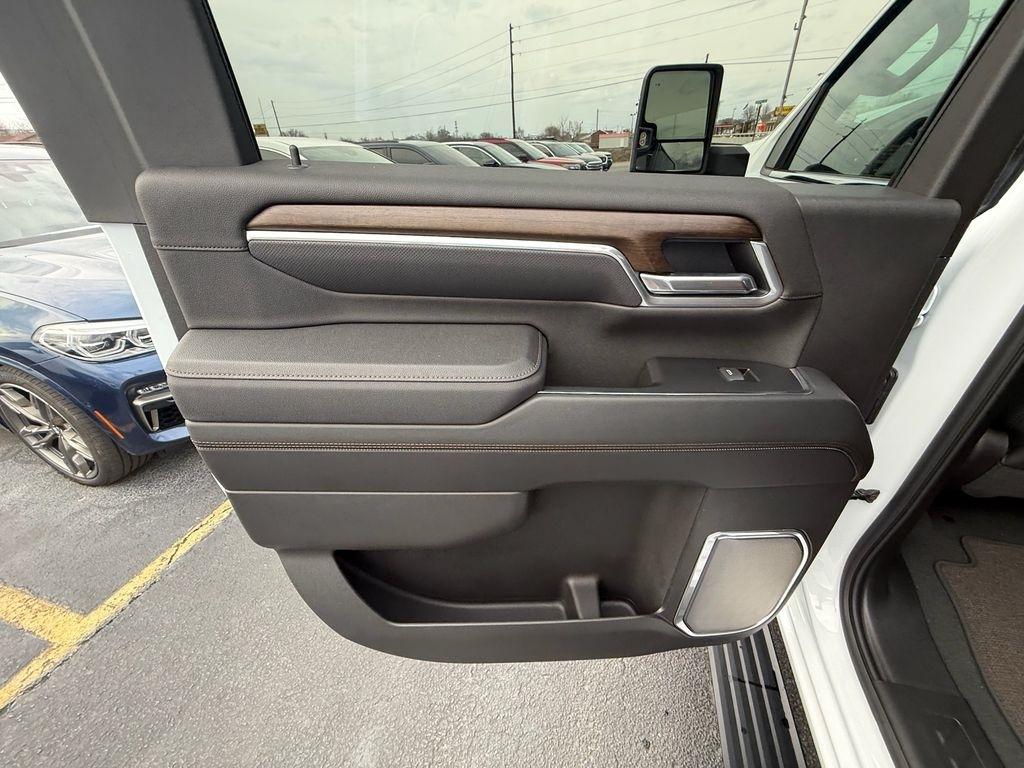 Chevrolet Silverado 2500HD  2025