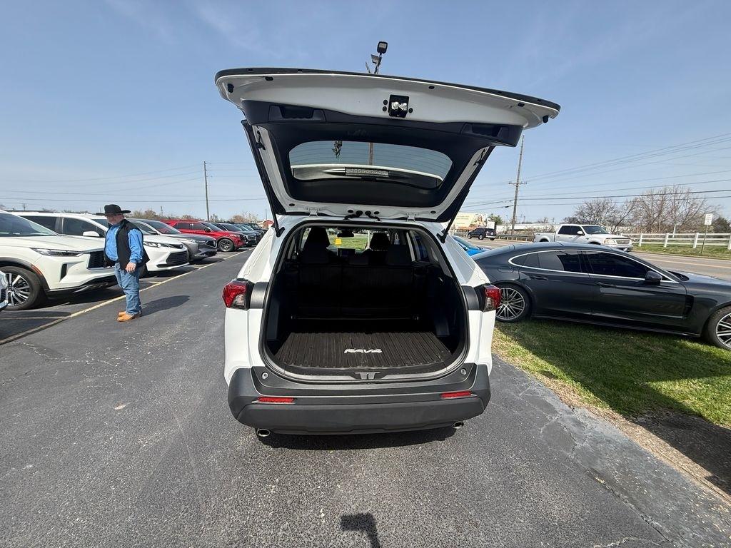 Toyota RAV4 LE AWD 2024