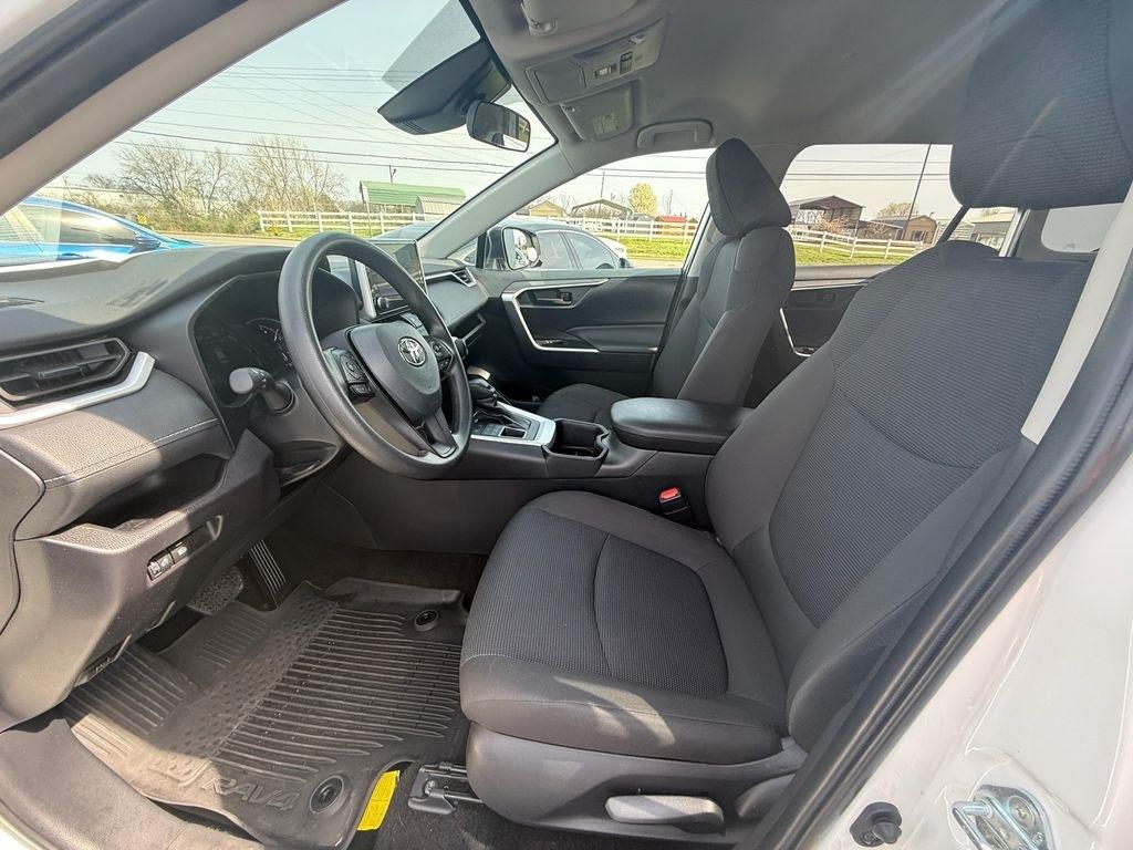 Toyota RAV4 LE AWD 2024