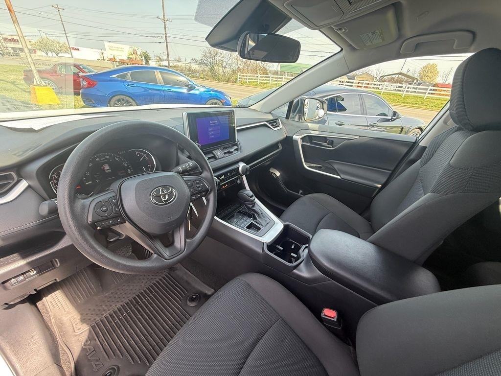 Toyota RAV4 LE AWD 2024