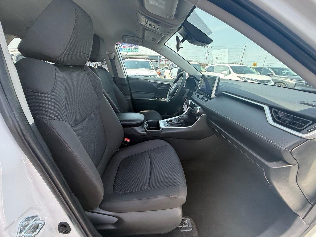 Toyota RAV4 LE AWD 2024