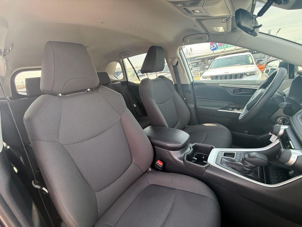 Toyota RAV4 LE AWD 2024