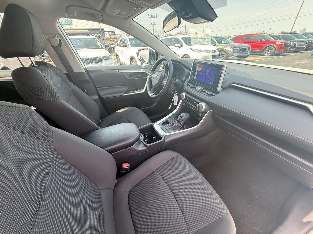 Toyota RAV4 LE AWD 2024