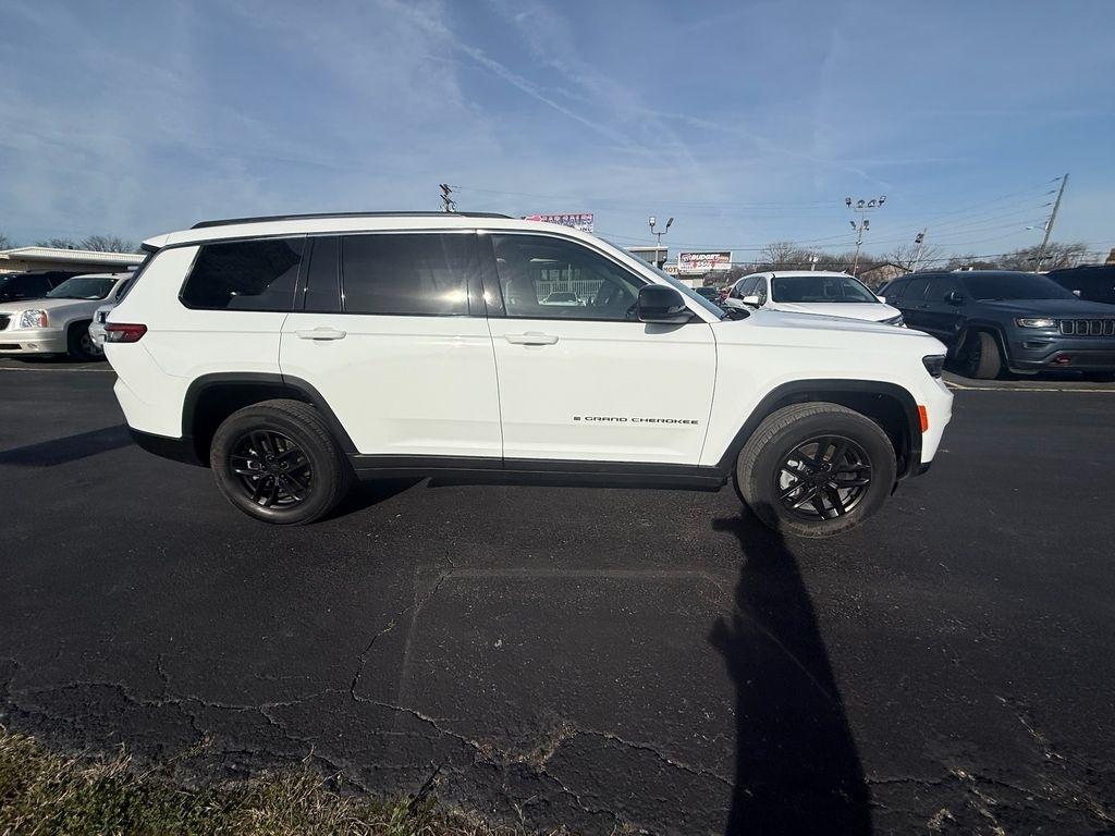 Jeep Grand Cherokee L Laredo 4WD 2023