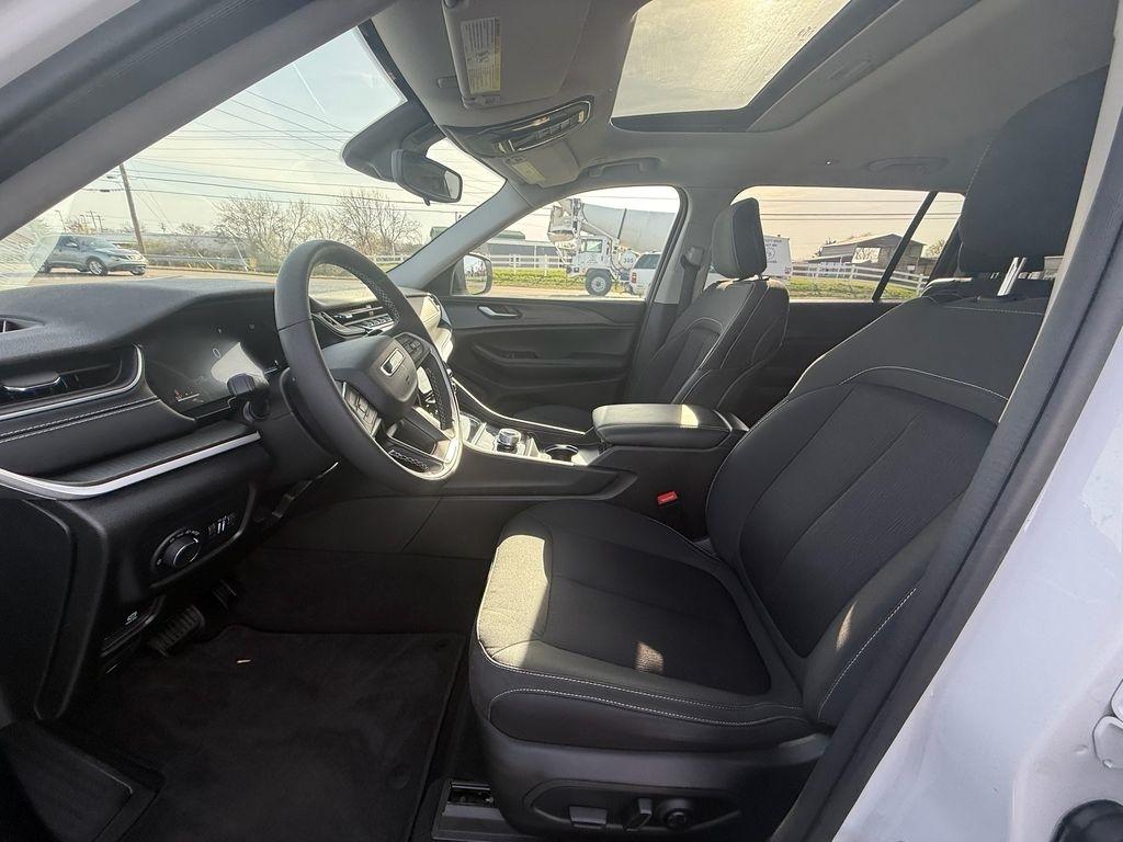 Jeep Grand Cherokee L Laredo 4WD 2023