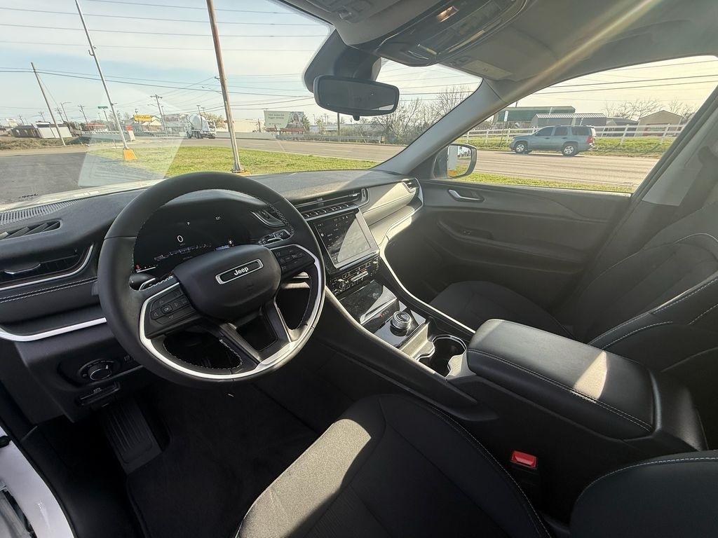 Jeep Grand Cherokee L Laredo 4WD 2023