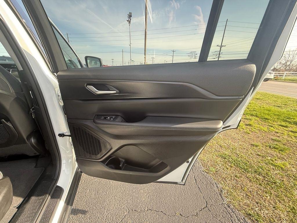 Jeep Grand Cherokee L Laredo 4WD 2023