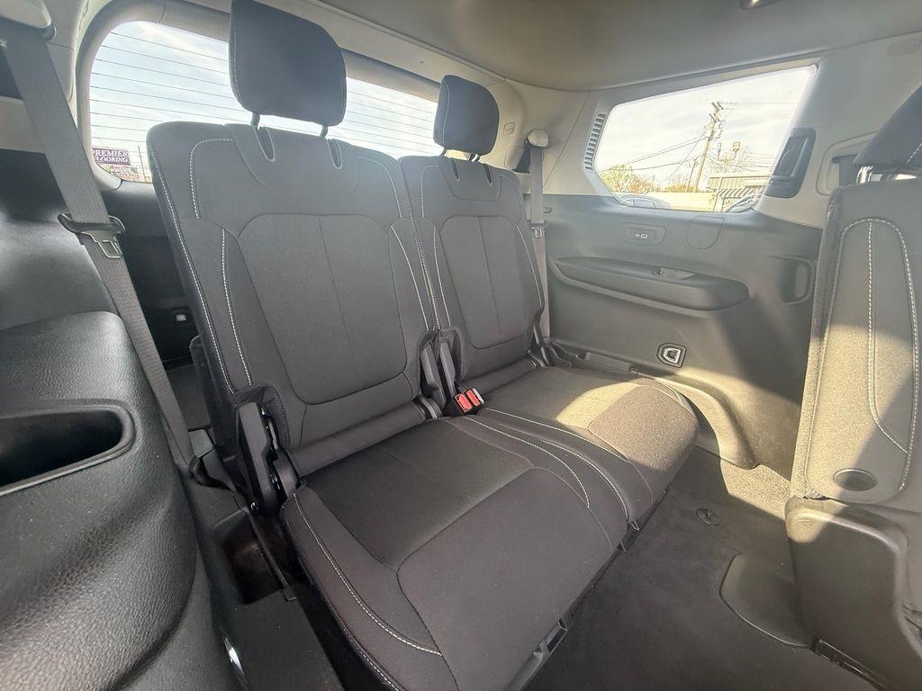 Jeep Grand Cherokee L Laredo 4WD 2023