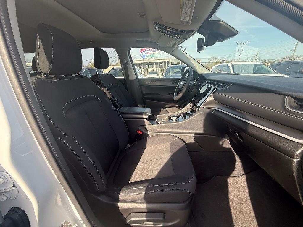 Jeep Grand Cherokee L Laredo 4WD 2023