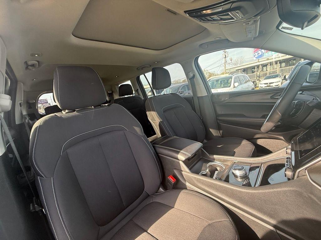 Jeep Grand Cherokee L Laredo 4WD 2023