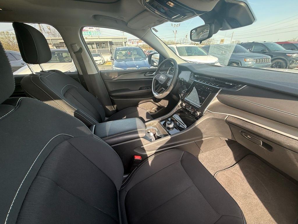 Jeep Grand Cherokee L Laredo 4WD 2023