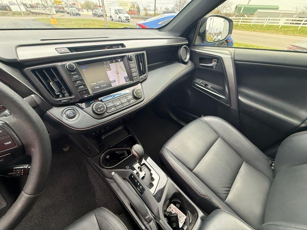 Toyota RAV4 SE 4WD 2018