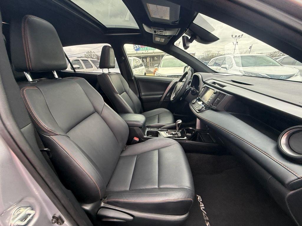 Toyota RAV4 SE 4WD 2018