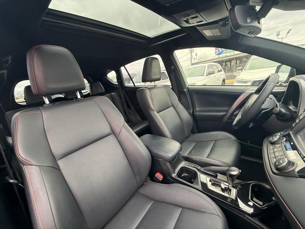 Toyota RAV4 SE 4WD 2018