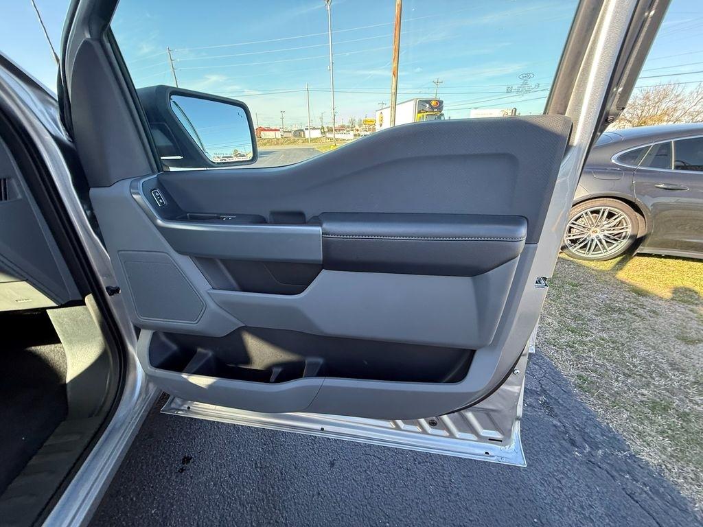 Ford F-150 XLT SuperCrew 4WD 2023