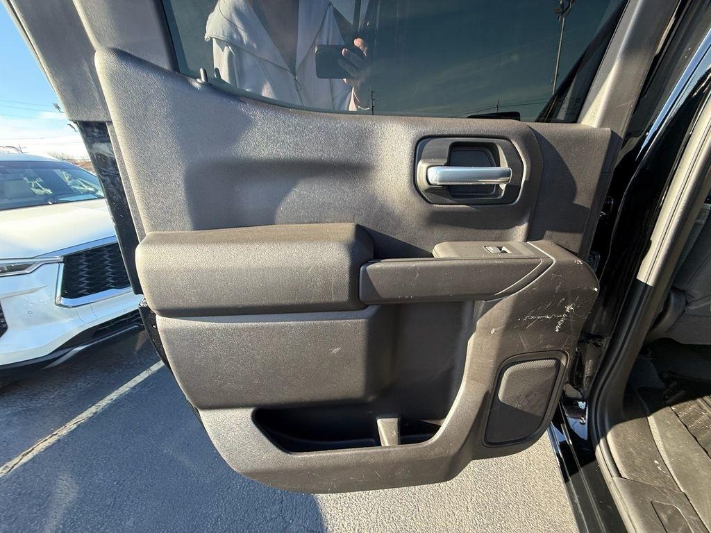 Chevrolet Silverado 1500 Custom Trail Boss Crew Cab Long Box 4WD 2021