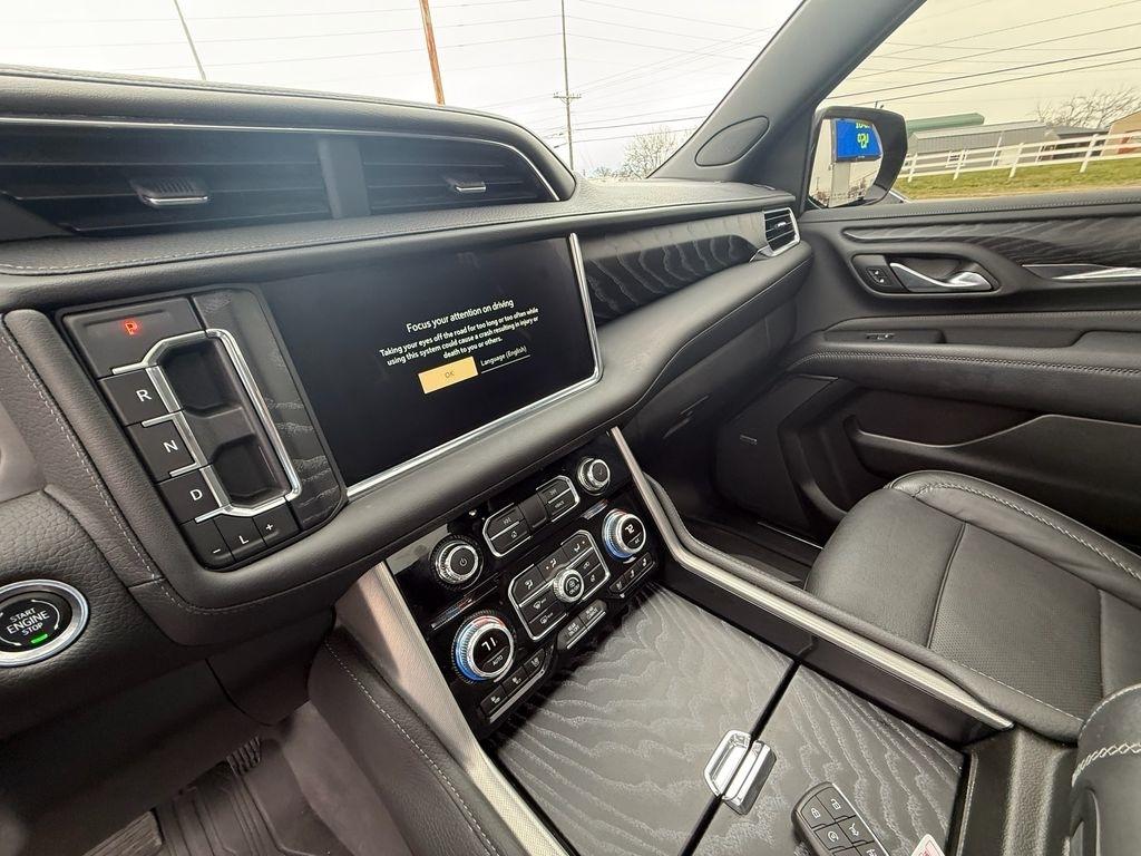 GMC Yukon Denali 4WD 2023