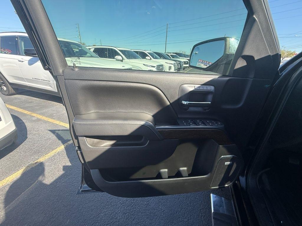 GMC Sierra 1500 Denali Crew Cab Long Box 4WD 2017