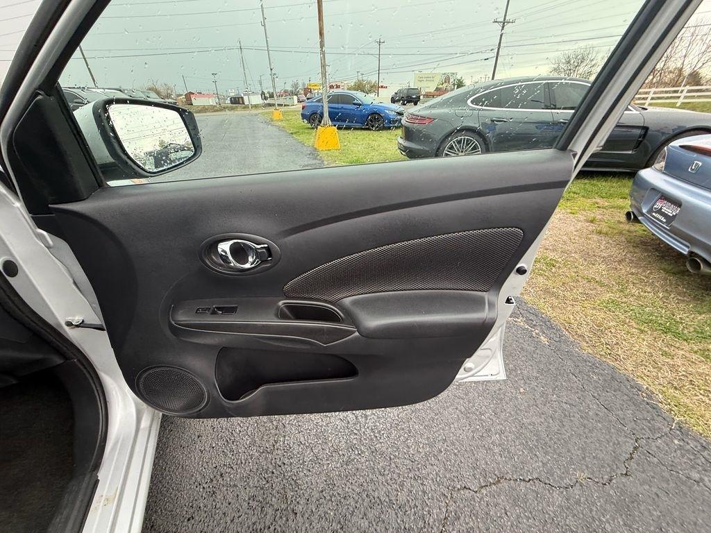 Nissan Versa 1.6 SV Sedan 2017