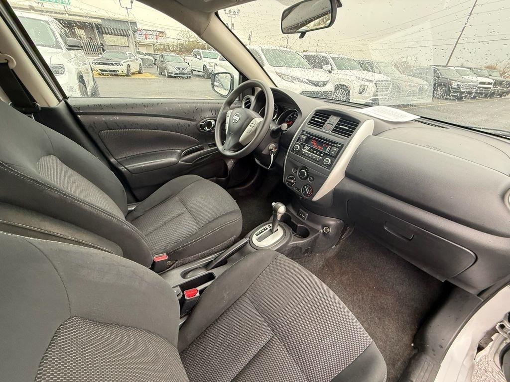 Nissan Versa 1.6 SV Sedan 2017
