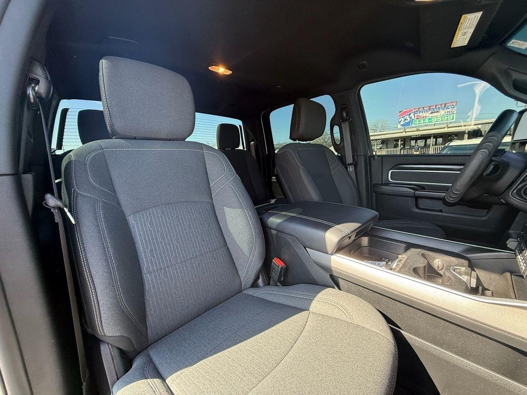 RAM 2500 Big Horn Crew Cab 4WD 2023