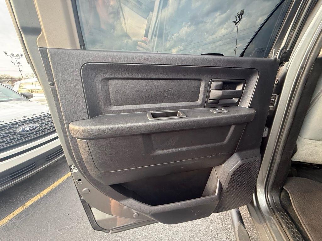 RAM 3500 ST Crew Cab SWB 4WD 2013