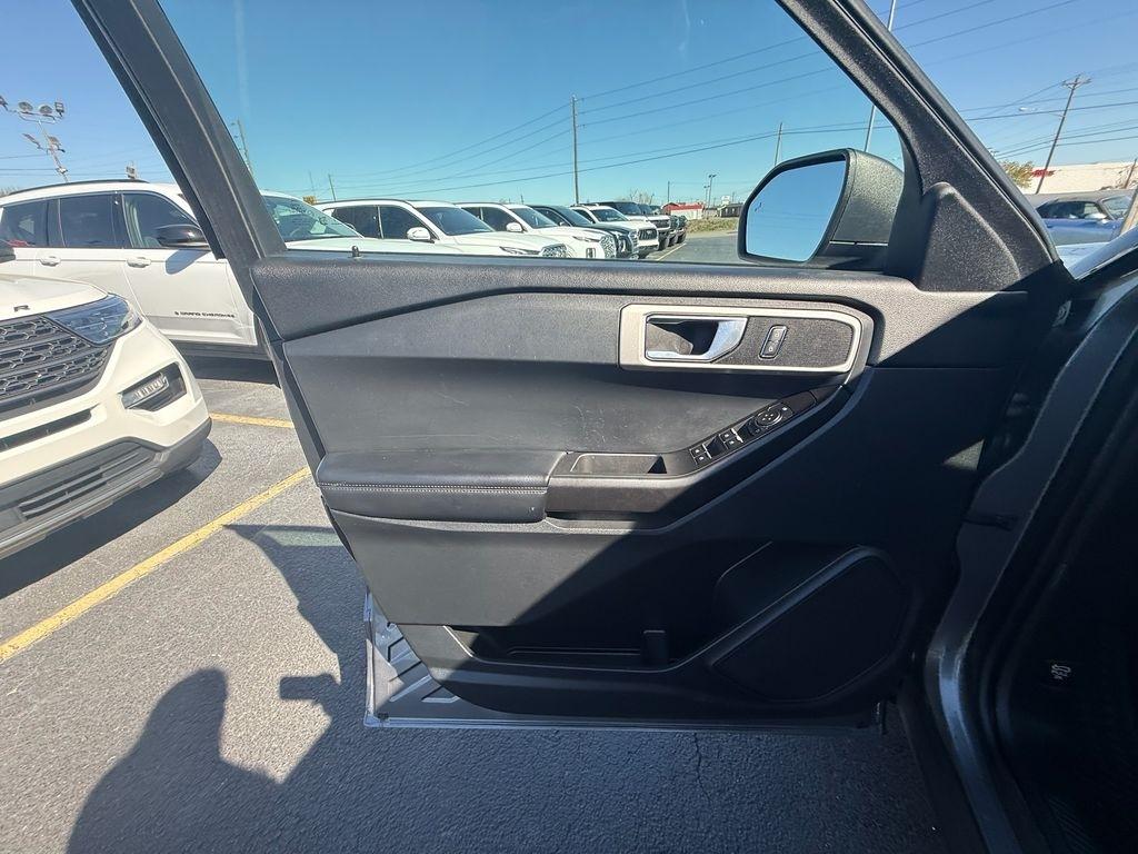 Ford Explorer Base AWD 2021