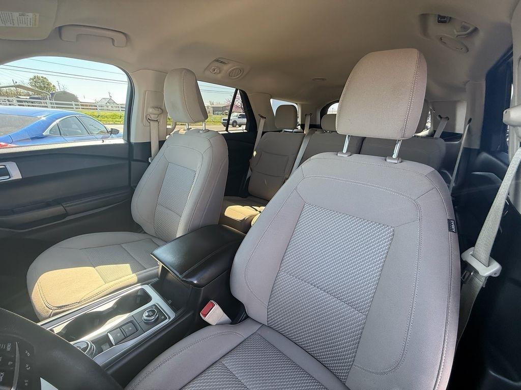 Ford Explorer Base AWD 2021