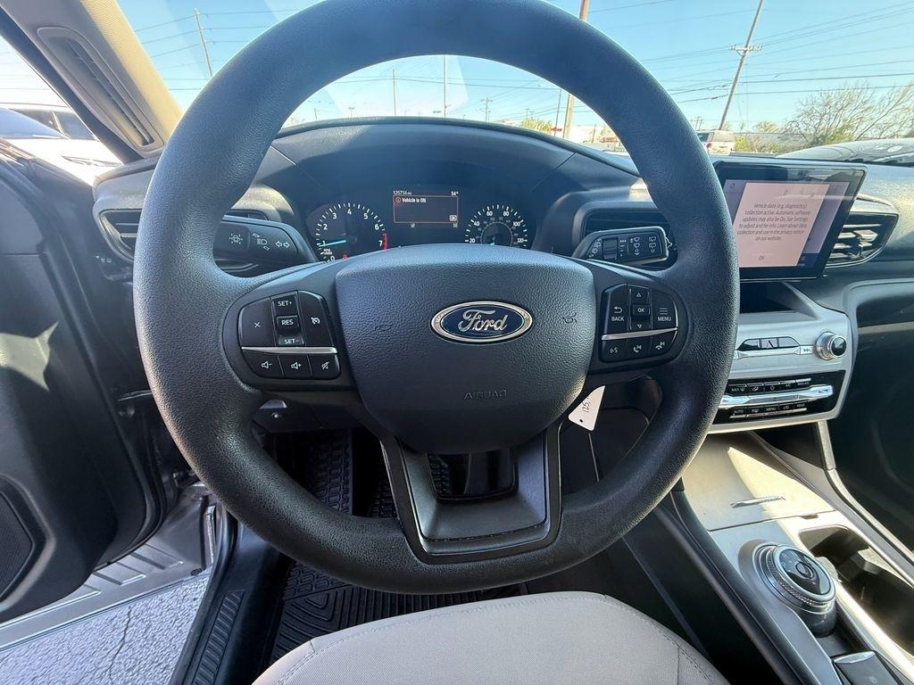 Ford Explorer Base AWD 2021