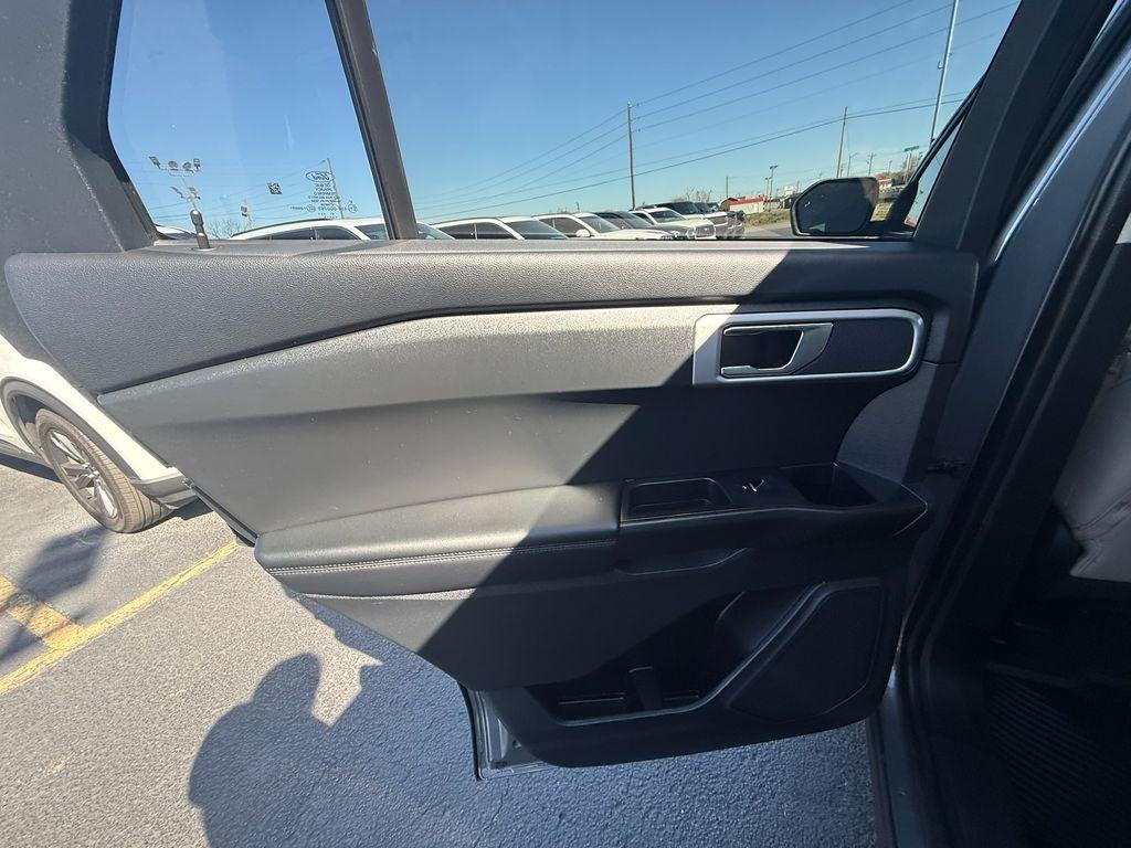 Ford Explorer Base AWD 2021