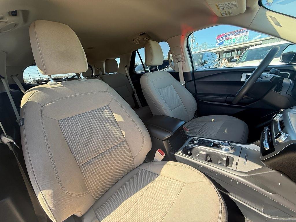 Ford Explorer Base AWD 2021