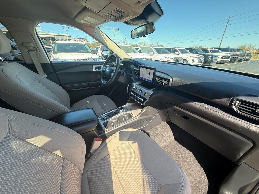 Ford Explorer Base AWD 2021