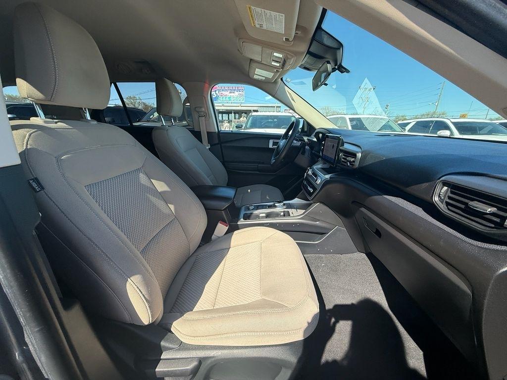 Ford Explorer Base AWD 2021