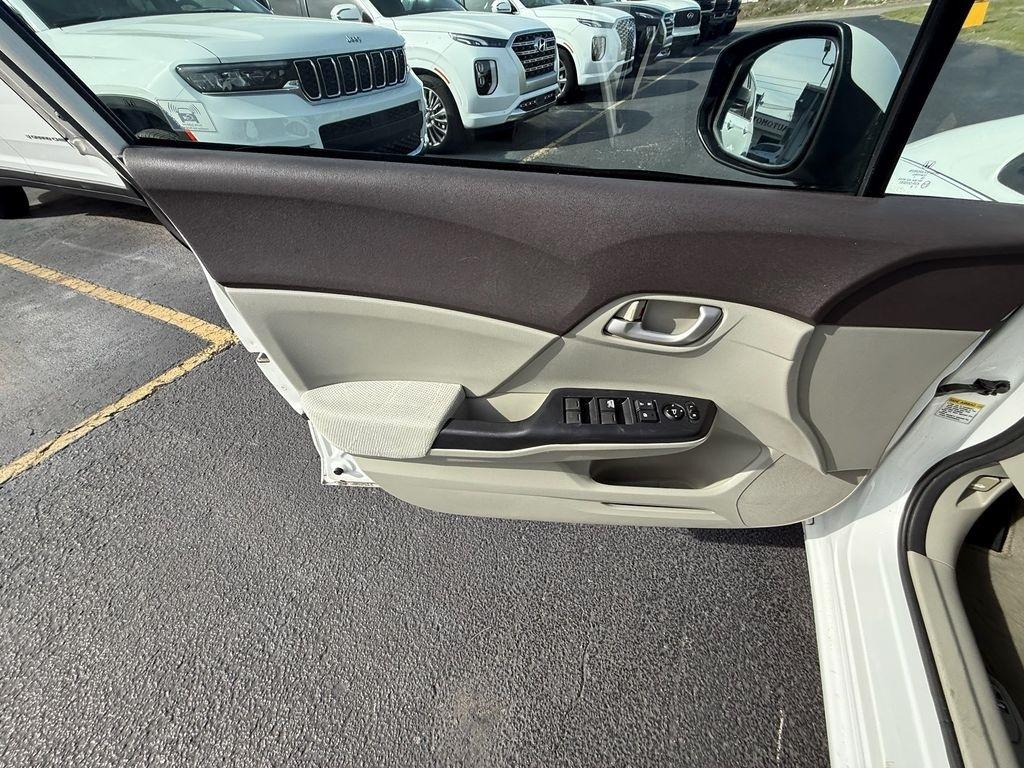 Honda Civic LX Sedan 5-Speed AT 2012