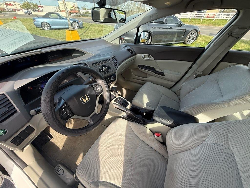 Honda Civic LX Sedan 5-Speed AT 2012