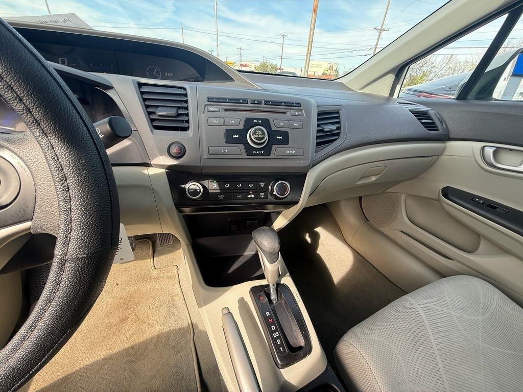 Honda Civic LX Sedan 5-Speed AT 2012